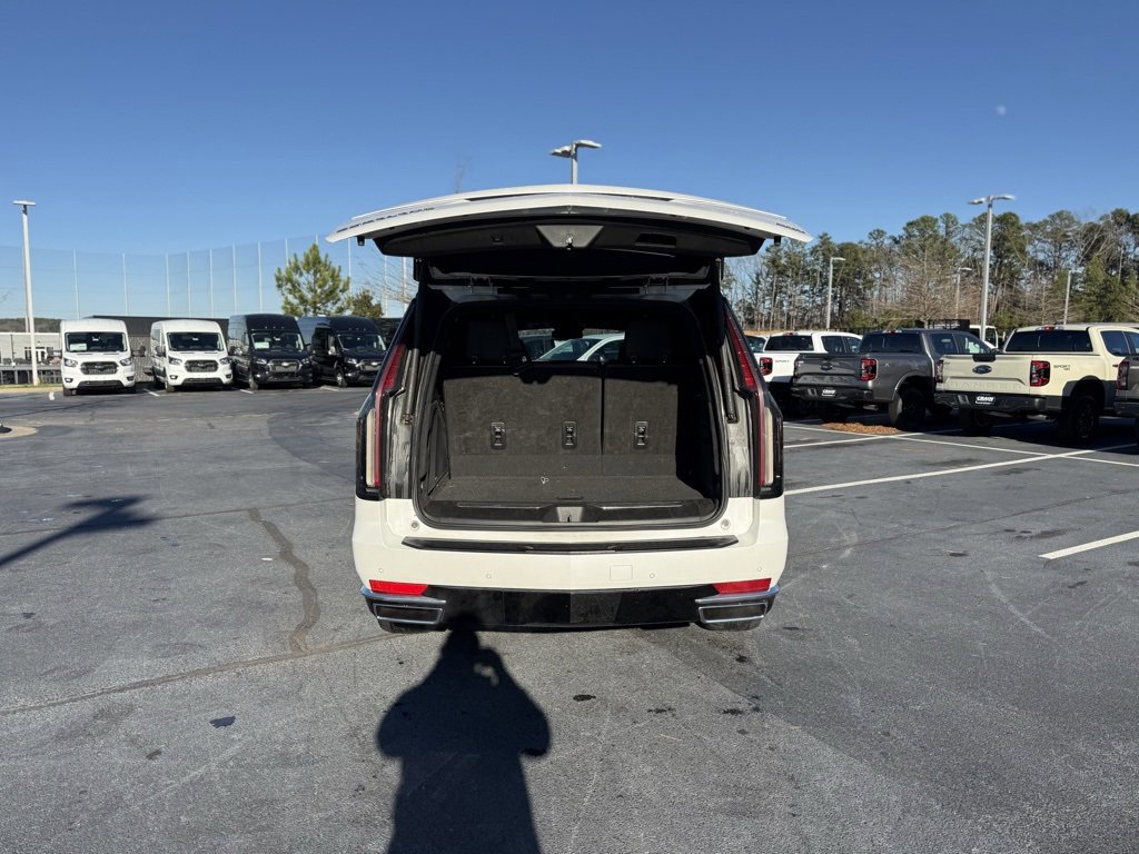 Used 2022 Cadillac Escalade Luxury image 9