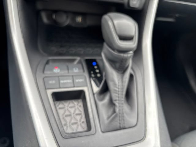 Used 2025 Toyota RAV4 XLE FWD image 21