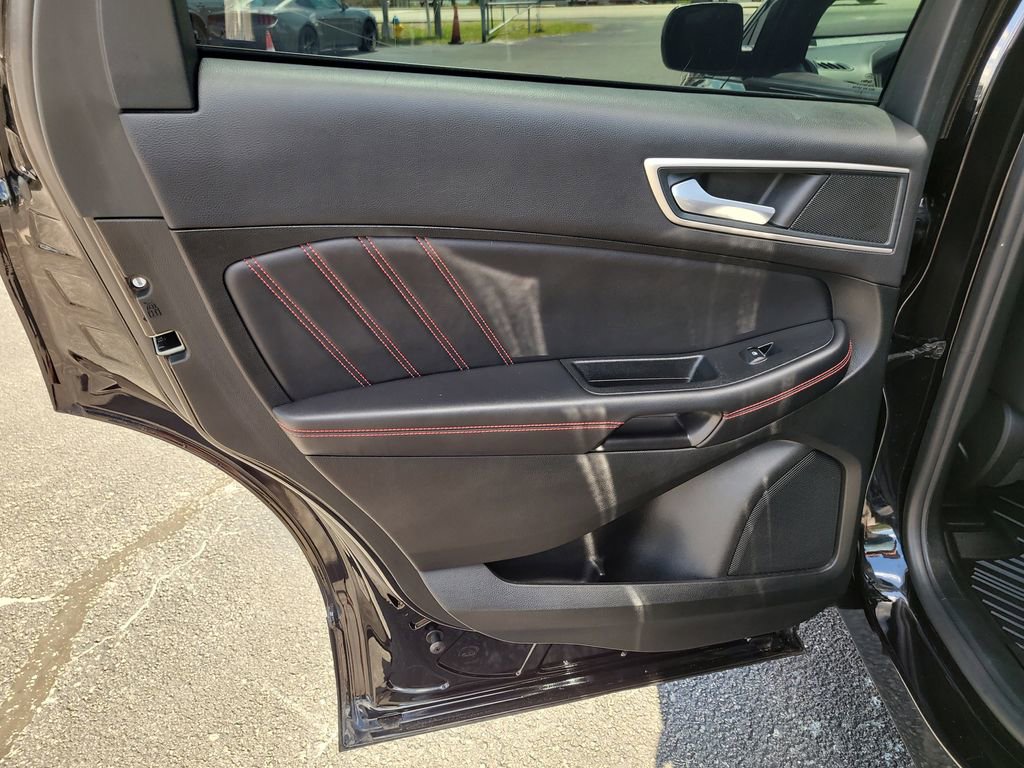 Certified 2024 Ford Edge ST-Line AWD/4WD image 9