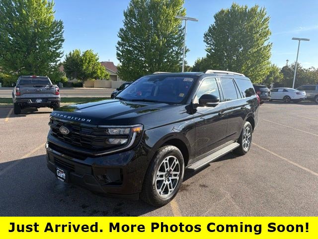 Certified 2025 Ford Expedition Active AWD/4WD image 1