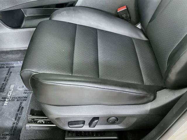 Used 2024 Nissan Rogue SV w/ SV Premium Package FWD image 30