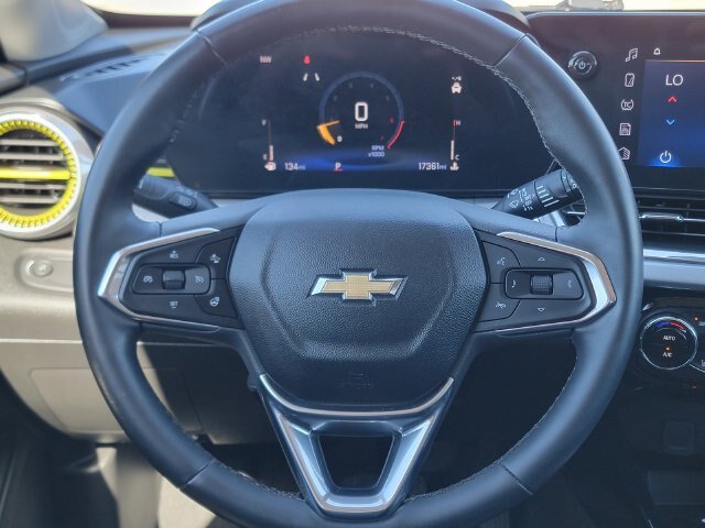 Used 2024 Chevrolet Trax LT w/ Driver Confidence Package FWD image 31