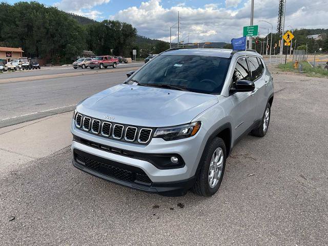 Used 2024 Jeep Compass Latitude AWD/4WD image 4
