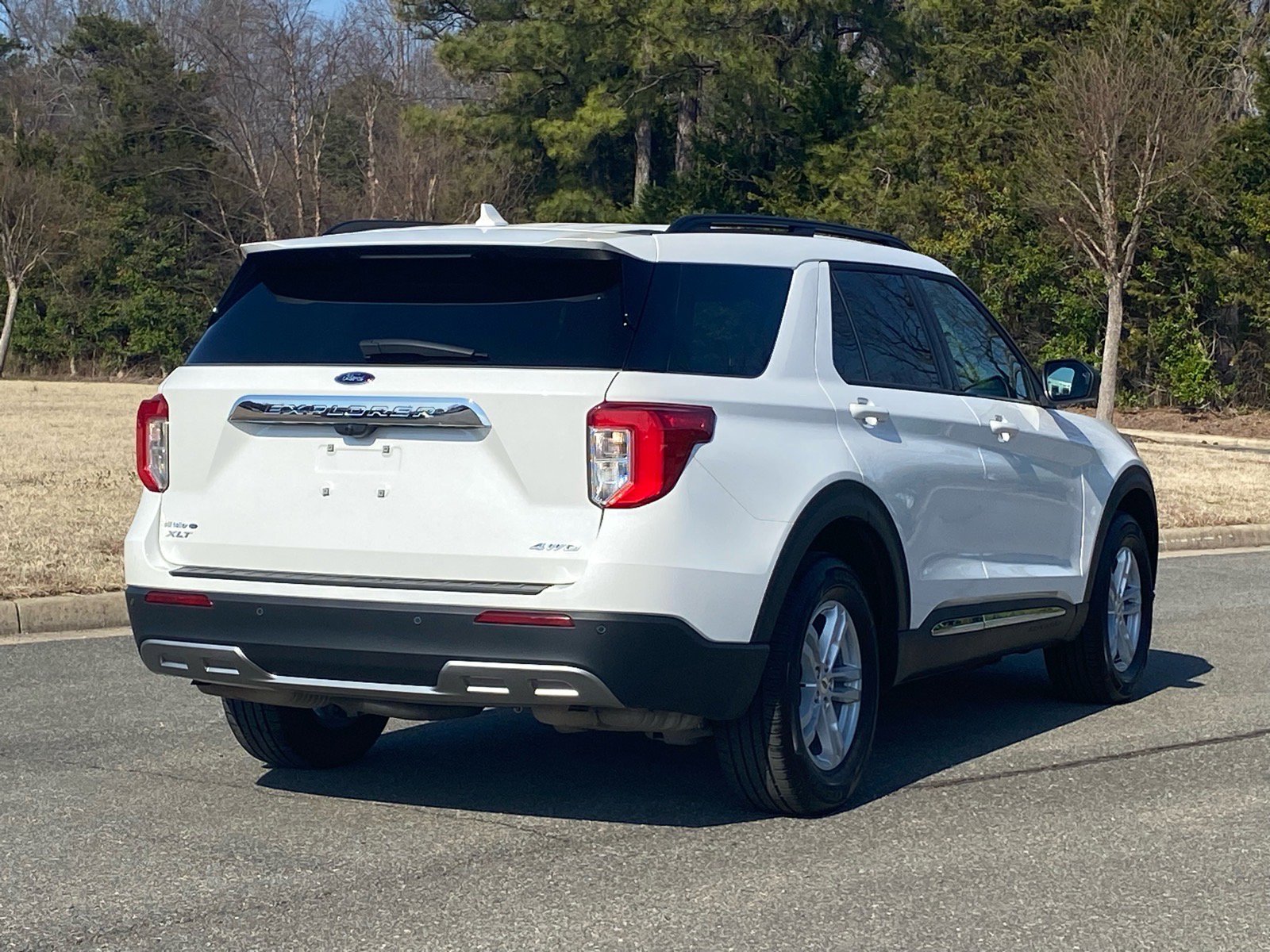 Certified 2023 Ford Explorer XLT w/ Equipment Group 202A AWD/4WD image 4