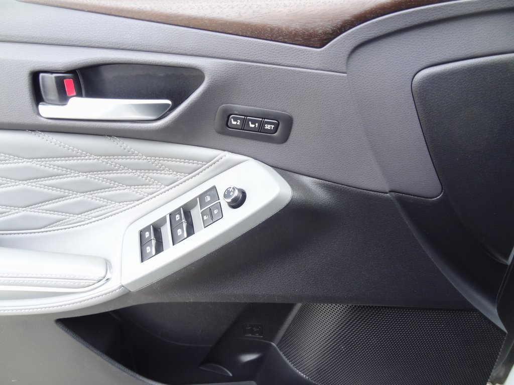 Used 2019 Toyota Avalon Limited image 23