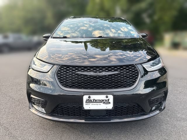 Used 2025 Chrysler Pacifica Limited FWD image 3