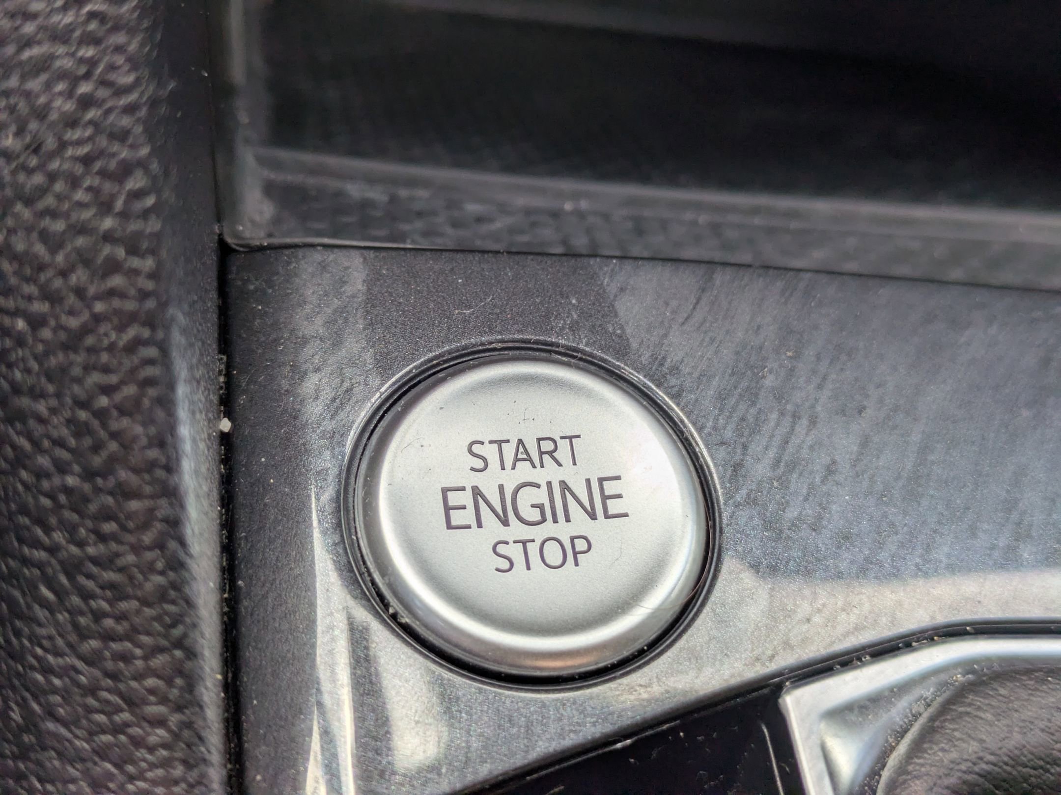 Used 2024 Volkswagen Tiguan SE R-Line image 23