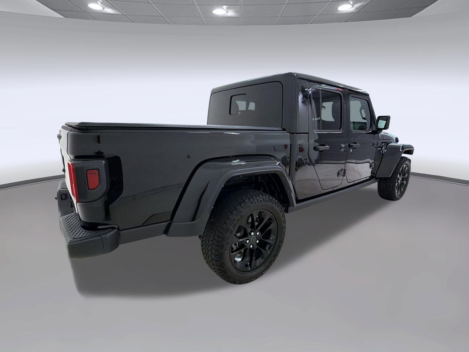 Used 2025 Jeep Gladiator Sport AWD/4WD image 5