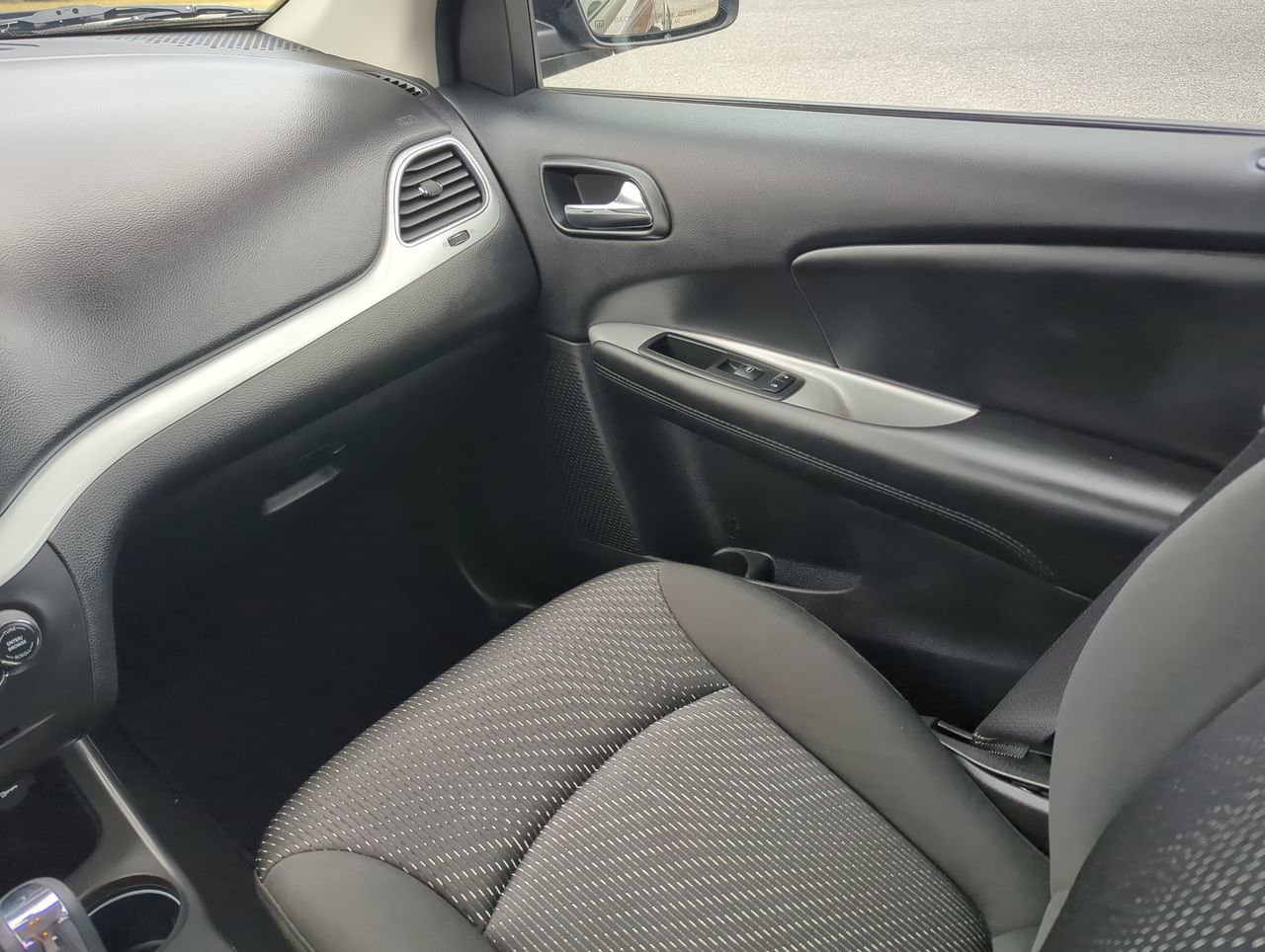 Used 2019 Dodge Journey SE w/ Connectivity Group FWD image 15