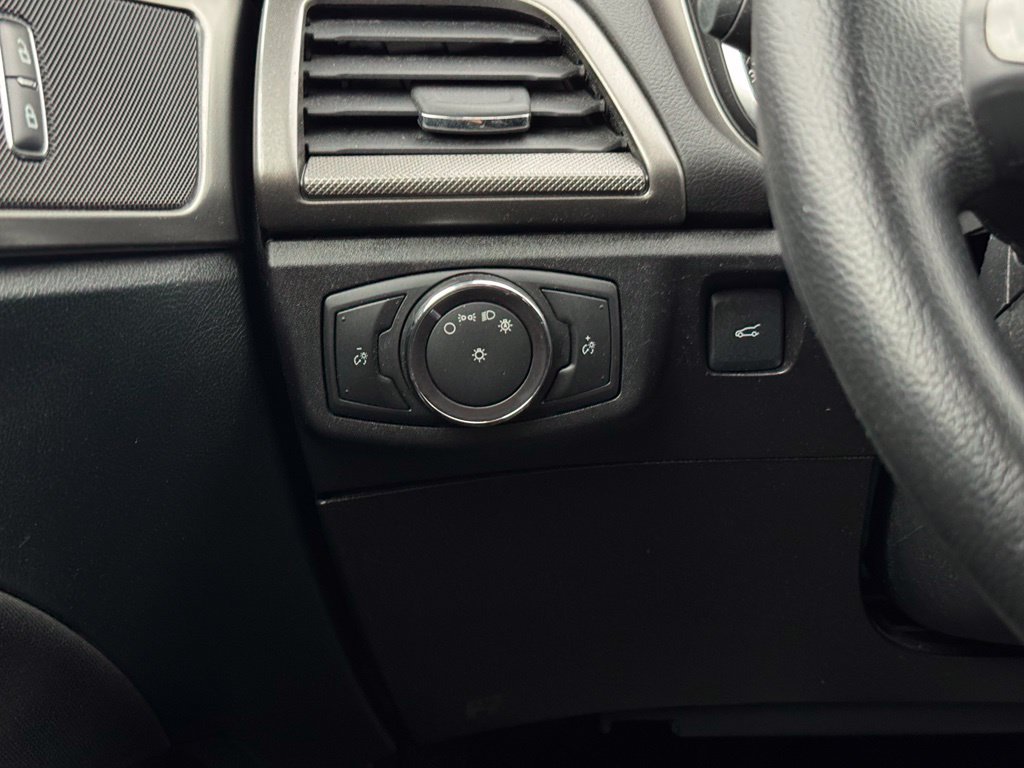 Certified 2017 Ford Fusion SE w/ Fusion SE Technology Package FWD image 37