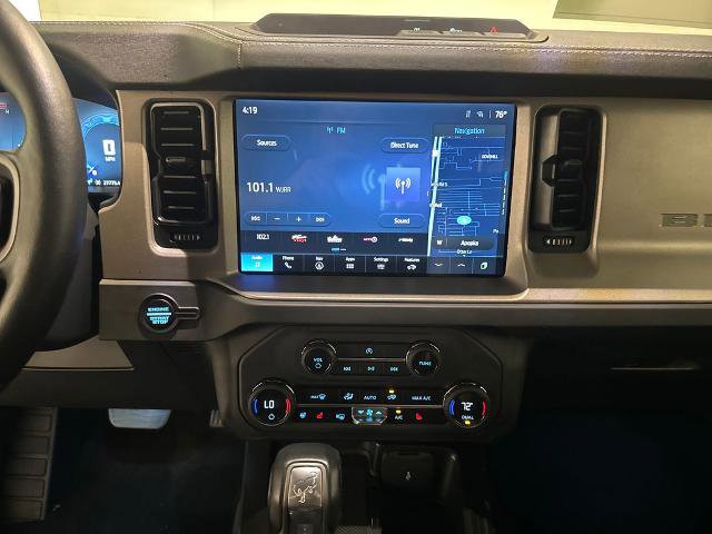 Certified 2025 Ford Bronco Outer Banks w/ Black Appearance Package AWD/4WD image 24