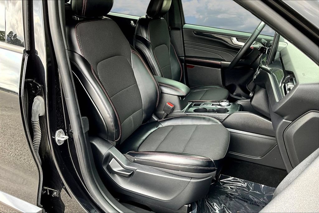 Certified 2024 Ford Escape ST-Line w/ Tech Pack #1 FWD image 29