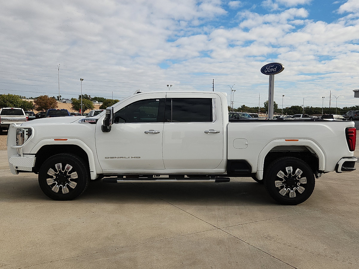 Used 2025 GMC Sierra 3500 Denali w/ Technology Package AWD/4WD image 2