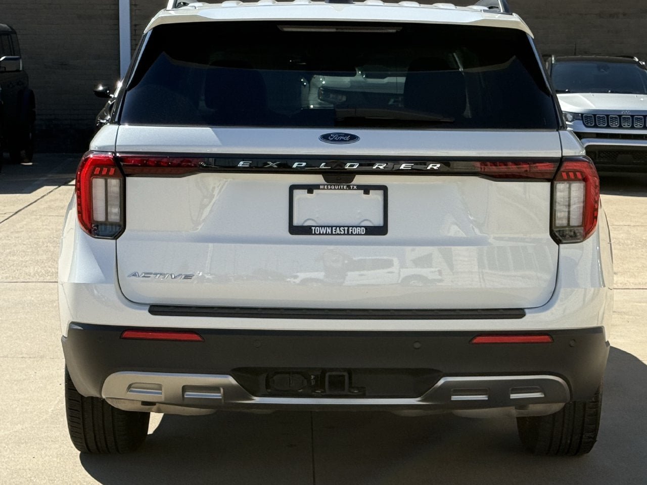 Certified 2025 Ford Explorer Active w/ Active Comfort Package RWD image 6