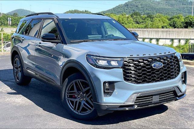 Certified 2025 Ford Explorer ST-Line w/ Premium Package AWD/4WD image 2