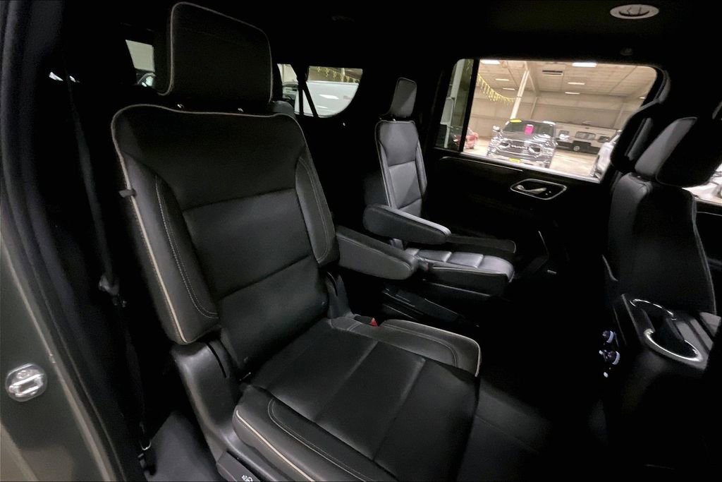 Used 2023 Chevrolet Suburban Premier image 25