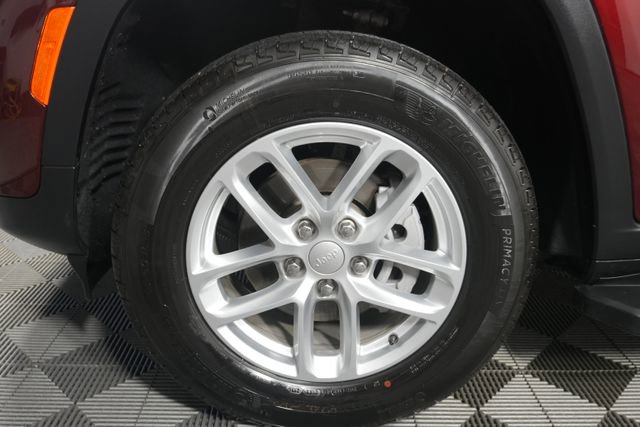 Used 2025 Jeep Grand Cherokee Laredo X AWD/4WD image 9