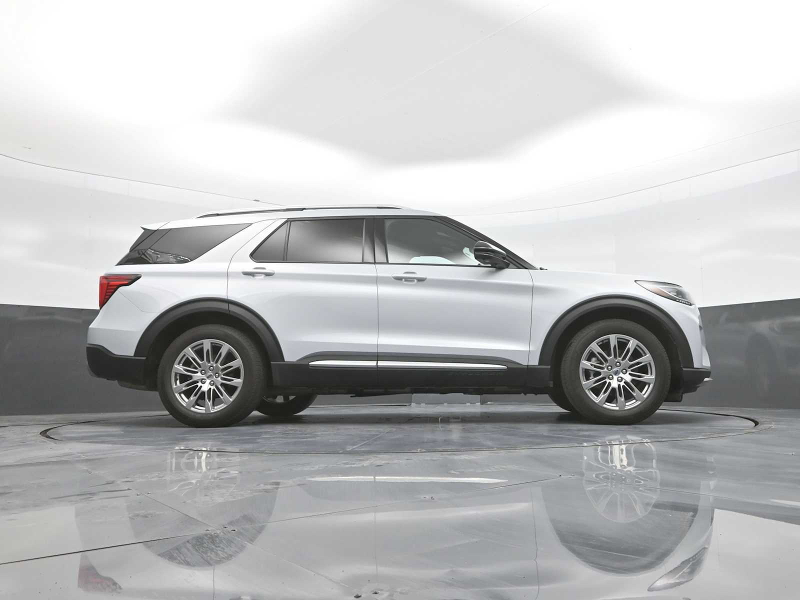 Certified 2025 Ford Explorer Platinum RWD image 48