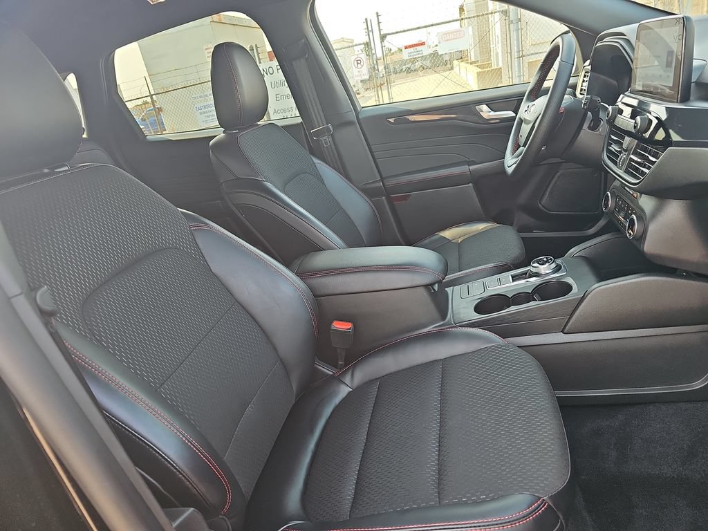 Certified 2026 Ford Escape ST-Line AWD/4WD image 10