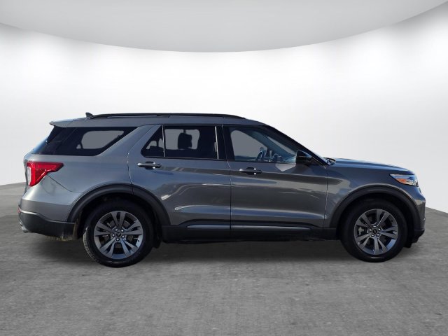 Certified 2022 Ford Explorer XLT w/ Equipment Group 202A RWD image 3