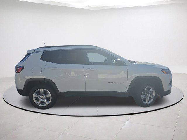Used 2023 Jeep Compass Latitude w/ Sun and Sound Group image 8