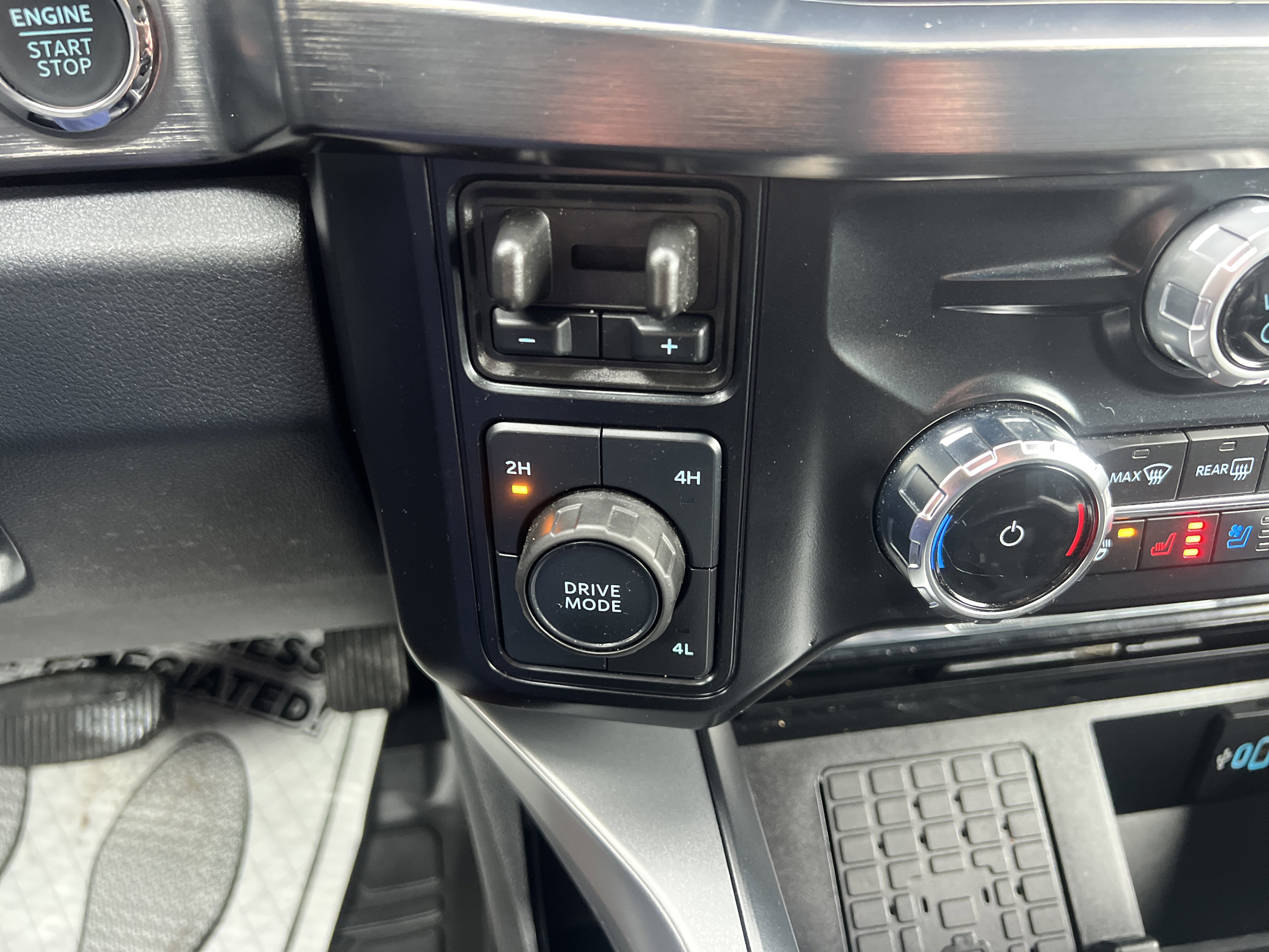 Certified 2025 Ford F350 Lariat AWD/4WD image 34