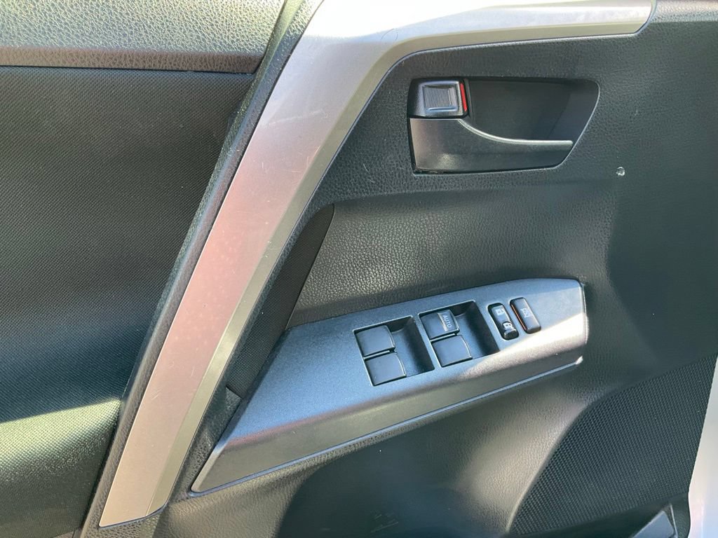 Used 2018 Toyota RAV4 LE w/ All Weather Liner Package AWD/4WD image 16