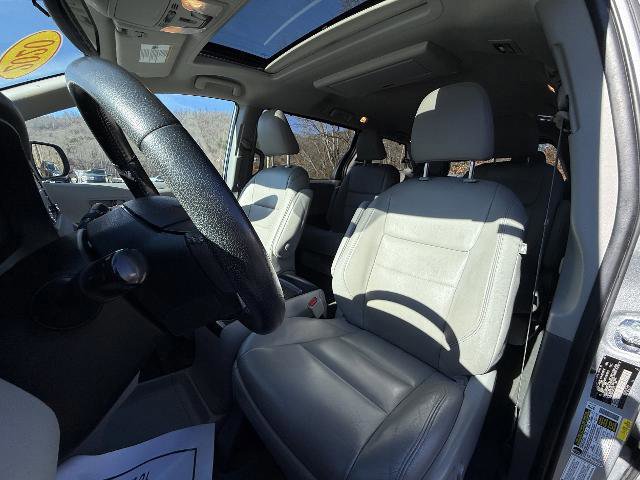 Used 2020 Toyota Sienna XLE Premium image 24