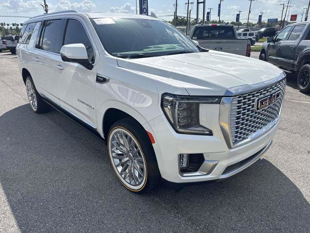 Used 2023 GMC Yukon XL Denali RWD image 3