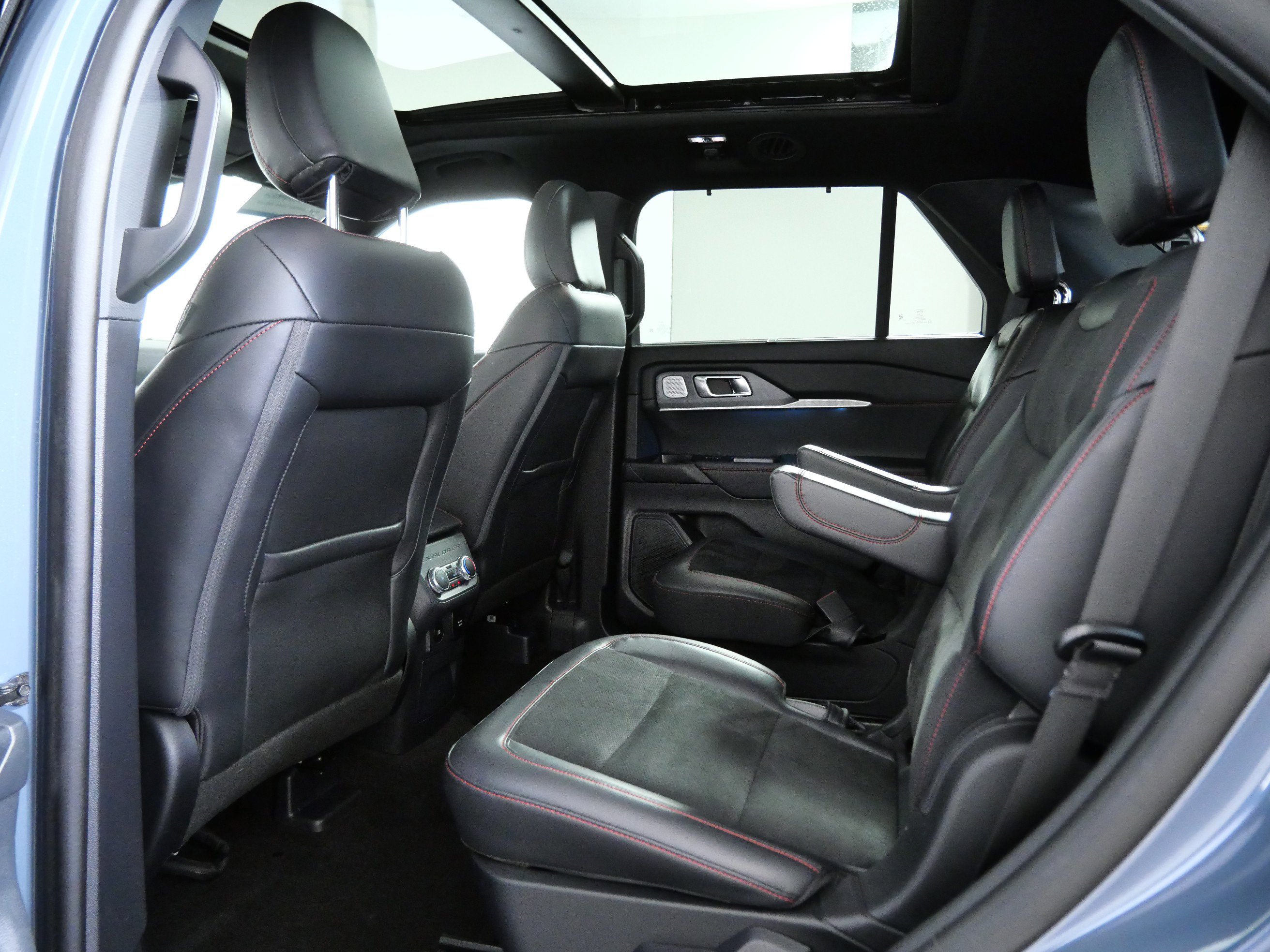 Certified 2025 Ford Explorer ST AWD/4WD image 14