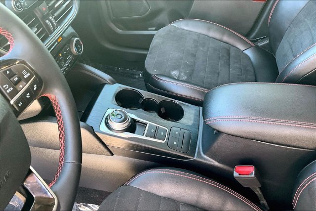 Certified 2022 Ford Escape SEL w/ SEL Stealth AWD Package image 18
