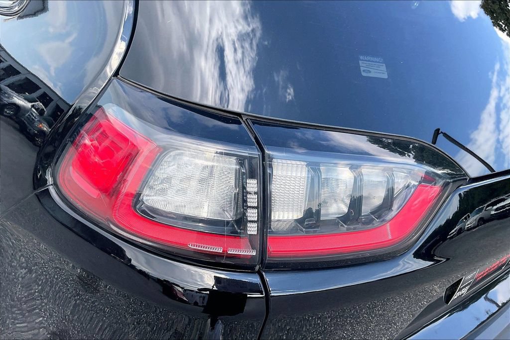 Used 2019 Jeep Cherokee Limited w/ Luxury Group FWD image 30