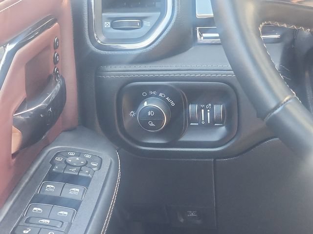 Used 2025 RAM 3500 Limited AWD/4WD image 12