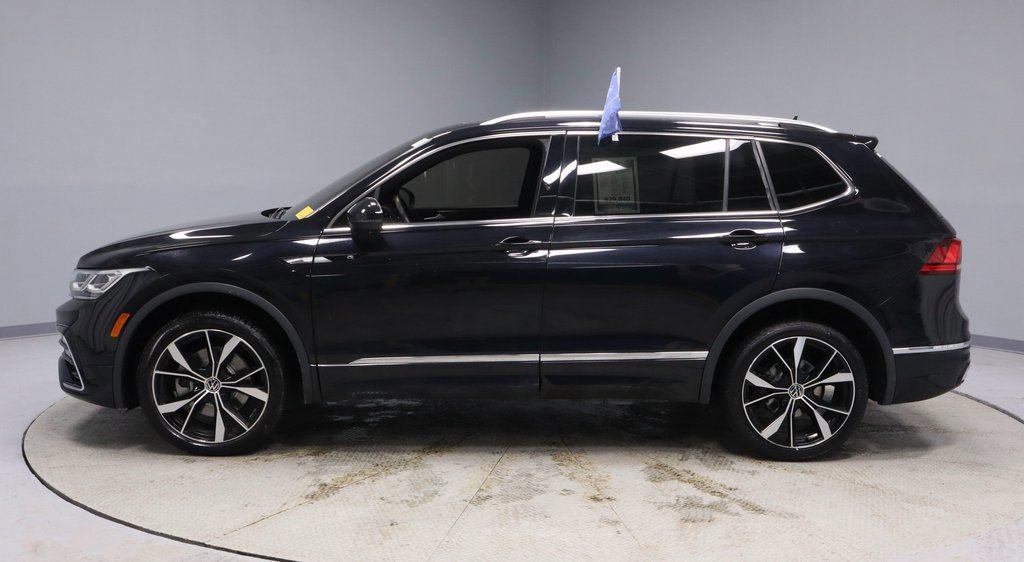 Used 2024 Volkswagen Tiguan SEL R-Line image 2