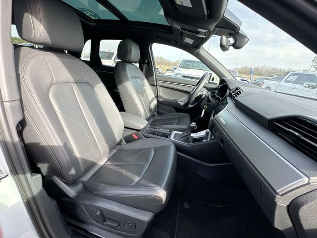 Used 2025 Audi Q3 2.0T Premium image 24