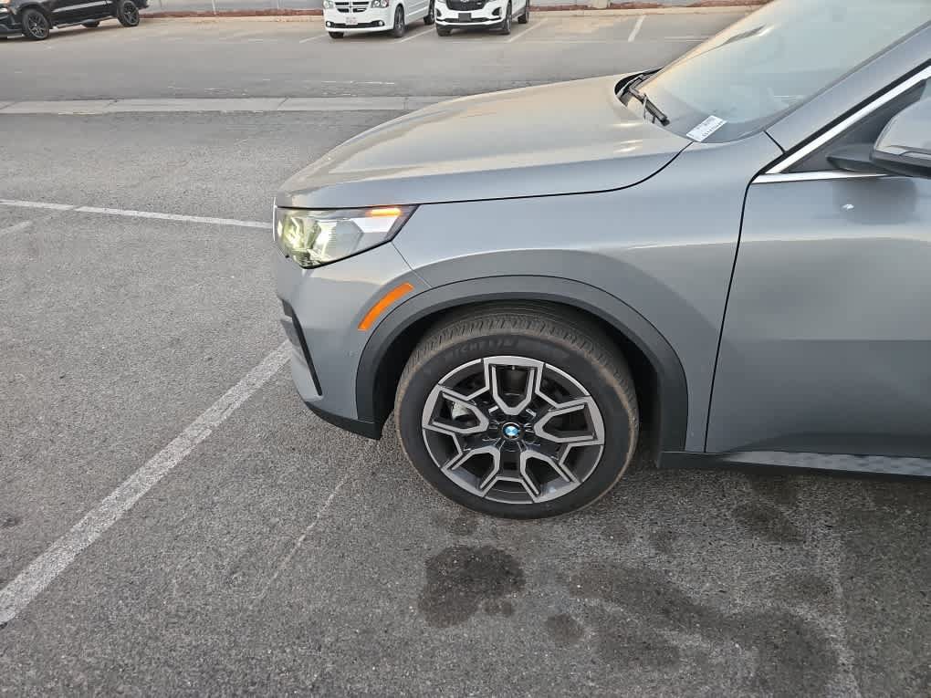 Used 2025 BMW X2 xDrive28i w/ Premium Package AWD/4WD image 3