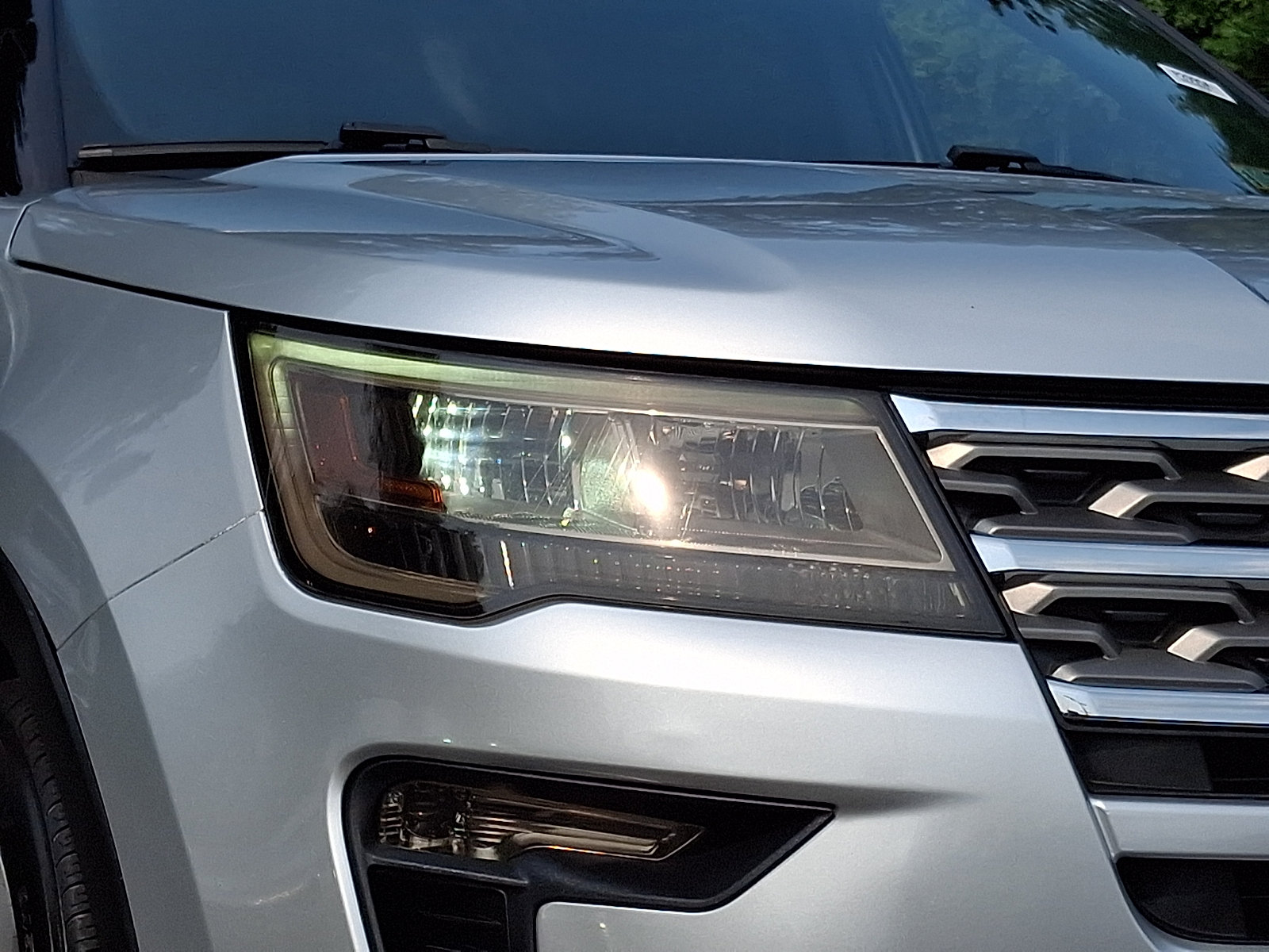 Certified 2018 Ford Explorer XLT w/ Equipment Group 201A AWD/4WD image 9