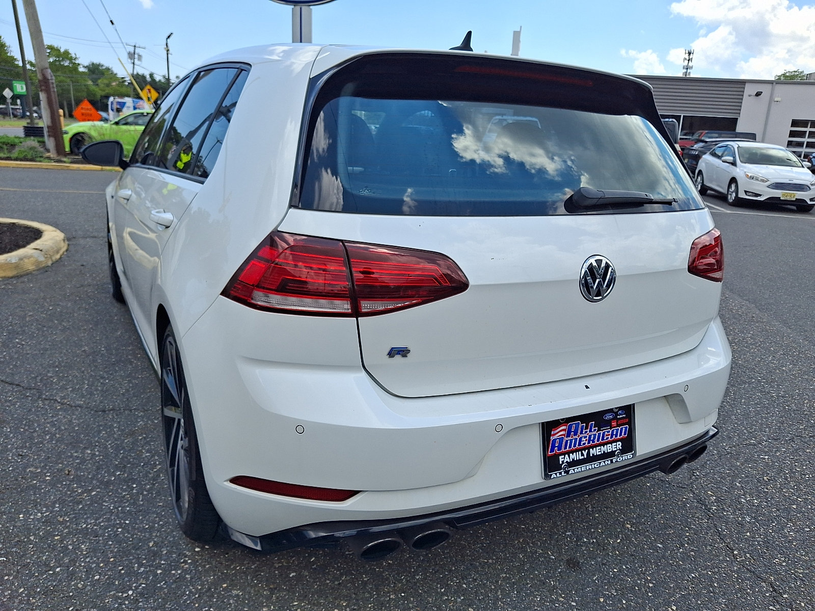 Used 2018 Volkswagen Golf R 4-Door AWD/4WD image 8
