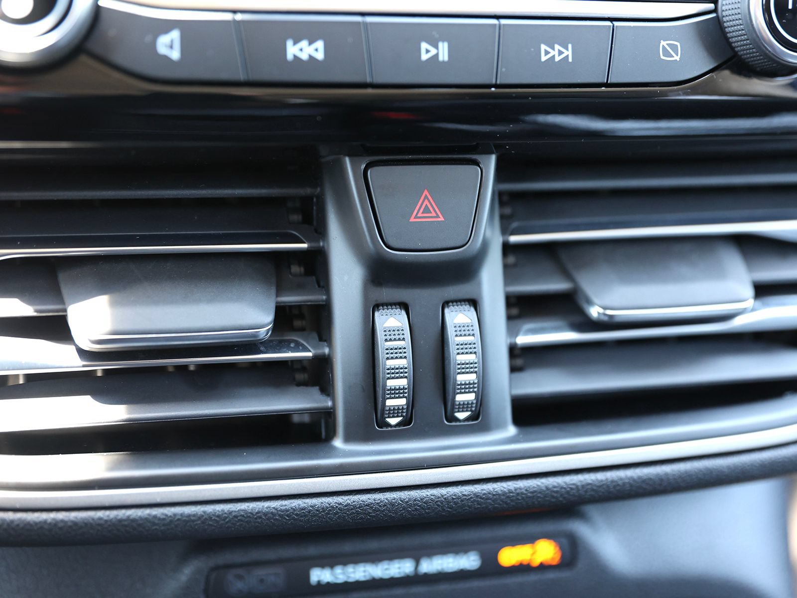 Certified 2022 Ford Escape SEL w/ SEL Stealth AWD Package image 27