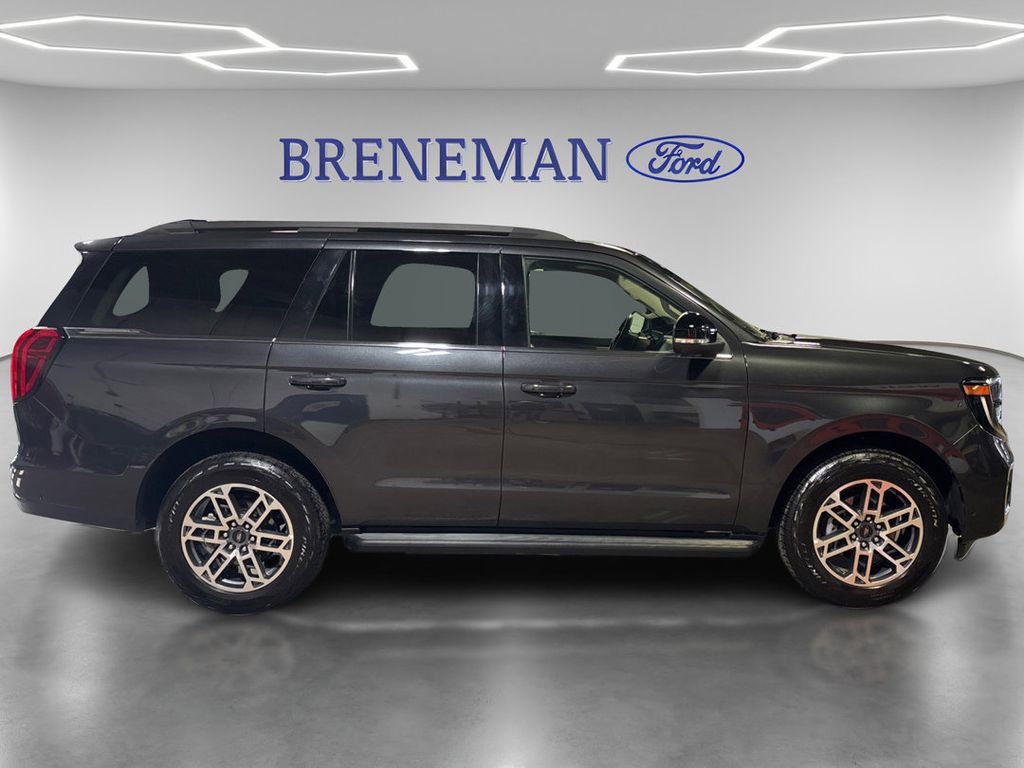 Certified 2025 Ford Expedition Active AWD/4WD image 4
