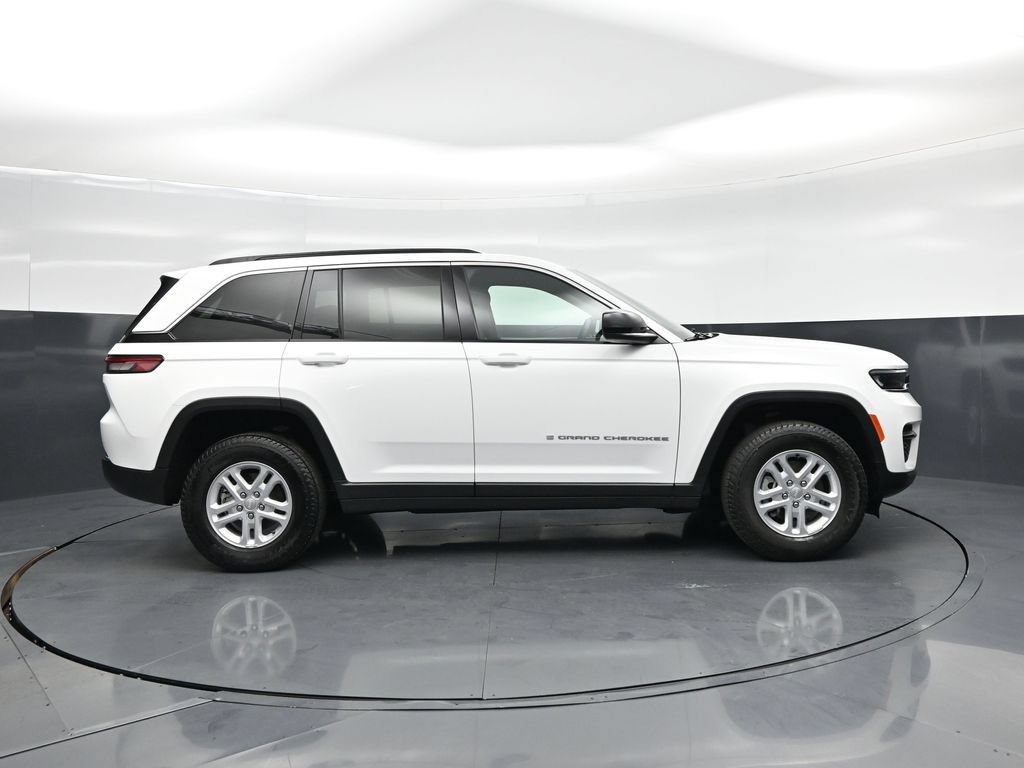 Used 2025 Jeep Grand Cherokee Laredo w/ Luxury Tech Group I AWD/4WD image 20
