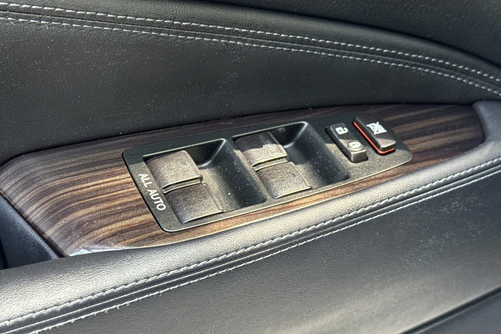 Used 2017 Lexus LS 460 w/ Comfort Package image 12