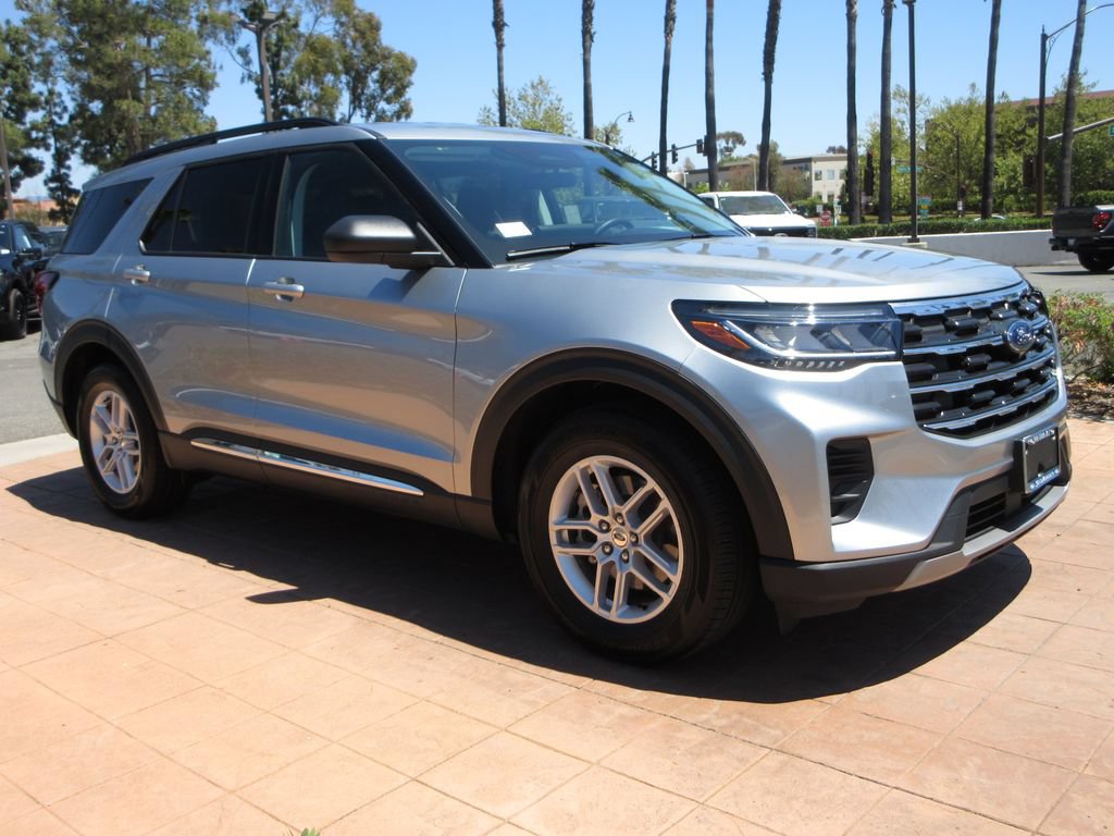 Certified 2025 Ford Explorer Active RWD image 6