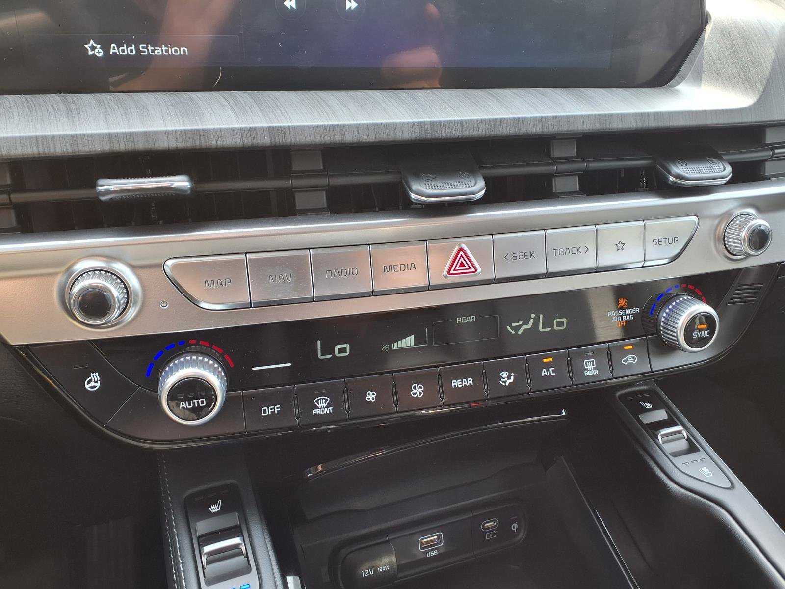 Used 2024 Kia Telluride EX image 26