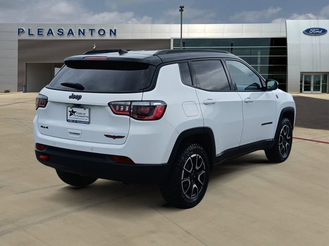 Used 2025 Jeep Compass Trailhawk AWD/4WD image 5