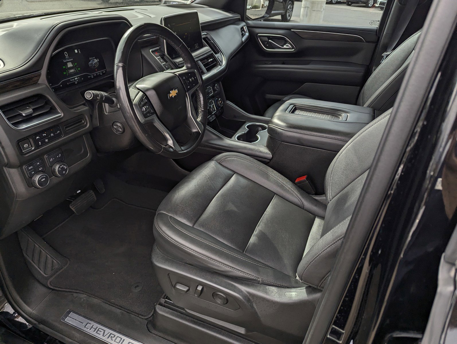 Used 2022 Chevrolet Tahoe LT w/ Luxury Package AWD/4WD image 9
