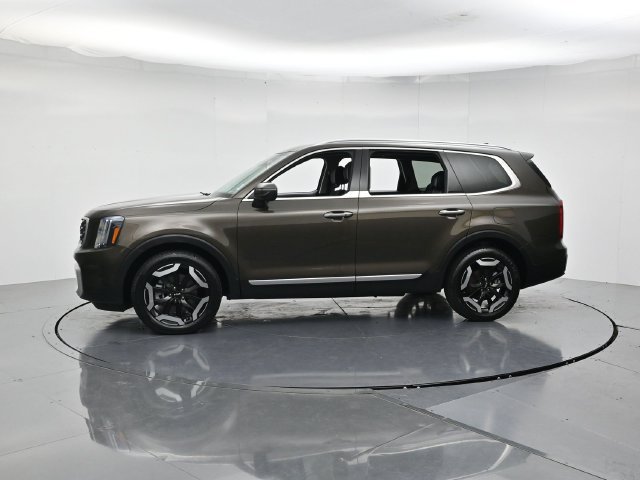 Used 2025 Kia Telluride S FWD image 6