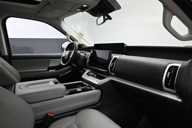 Certified 2025 Ford Expedition Active AWD/4WD image 34