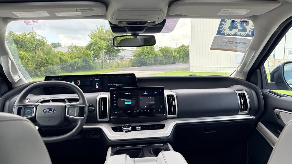 Certified 2025 Ford Expedition Active AWD/4WD image 3