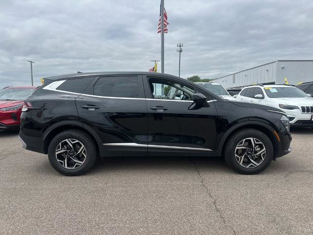 Used 2025 Kia Sportage LX AWD/4WD image 9
